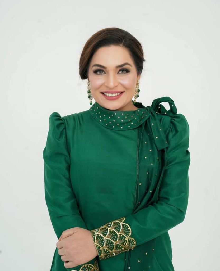 میرا کا دعویٰ ہے کہ شان شاہد ایس آر کے سے بڑے ہیں۔