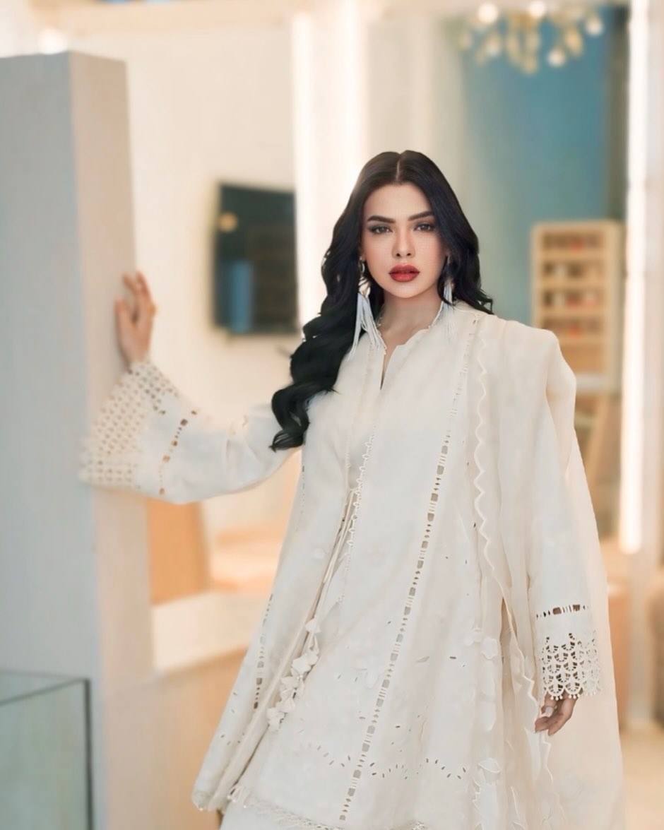 مونا لیزا کو اپنی بولڈ تصویر پر افسوس ہے۔