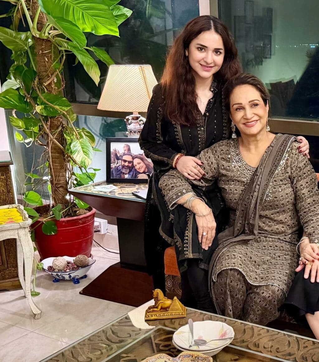 بشریٰ انصاری کی 70 ویں سالگرہ کی تقریبات دوستوں کے ساتھ