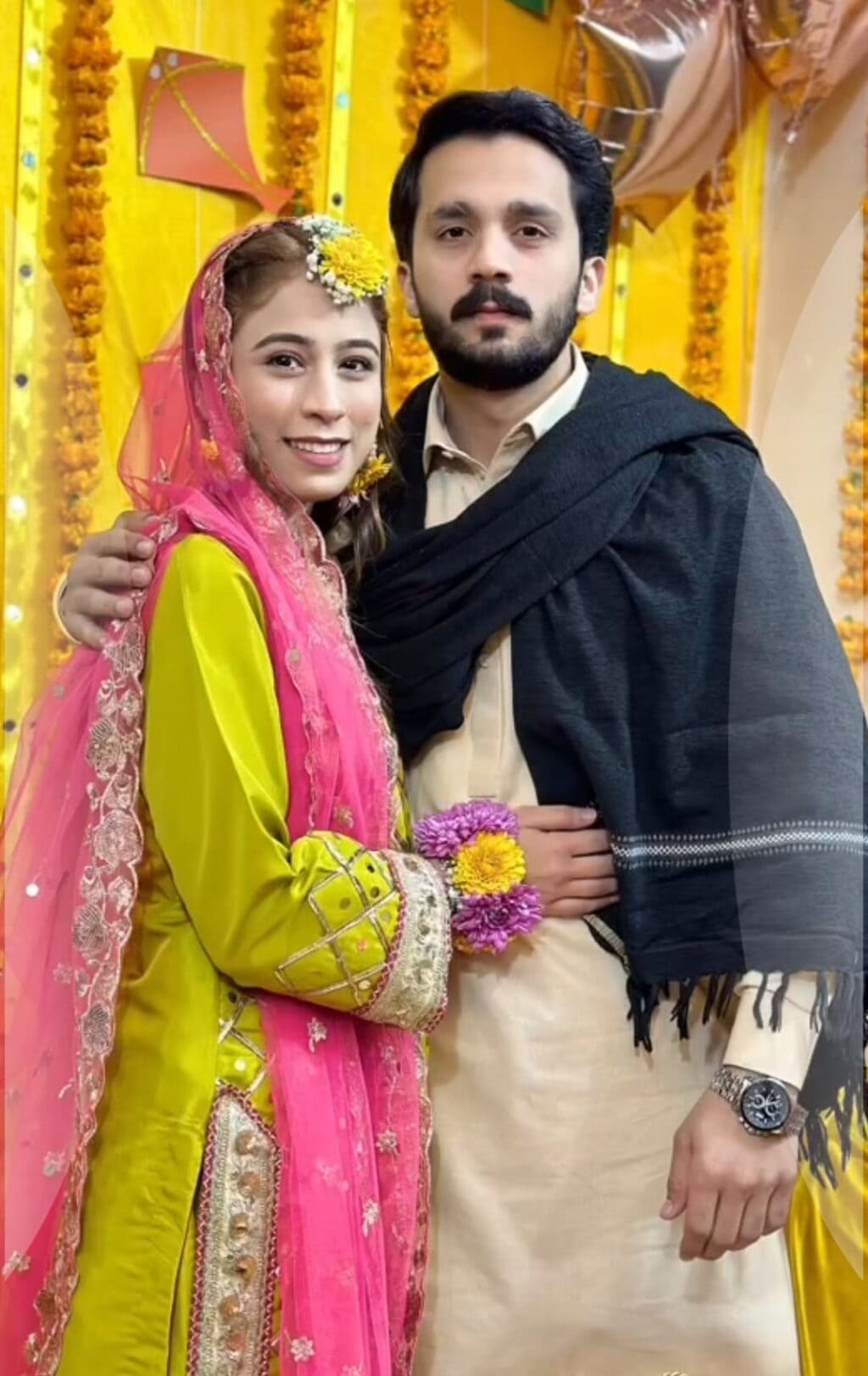 غزل جواد رجب بٹ کے بیٹے کیون سلطان کے بارے میں بات کرتے ہوئے رو رہی ہے۔