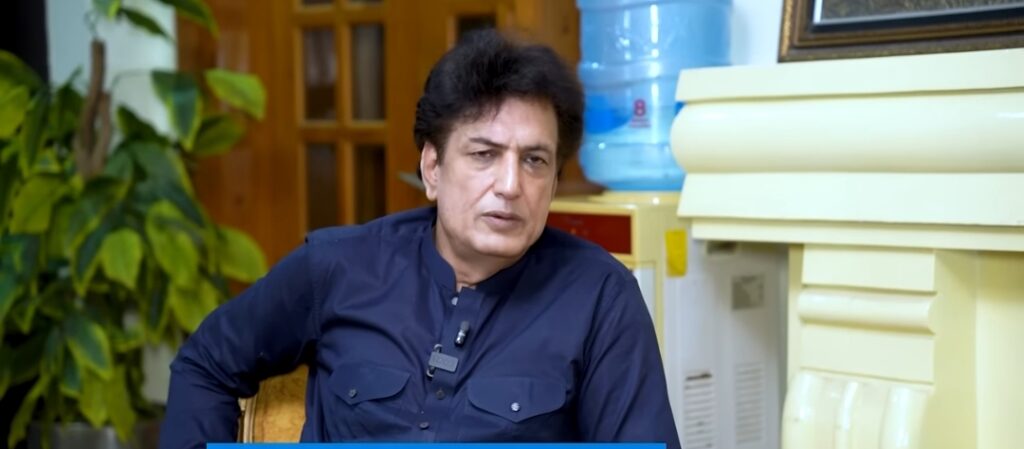 خلیل الرحمان قمر نے انکشاف کیا کہ وہ اپنی والدہ سے کیوں منسلک نہیں تھے۔