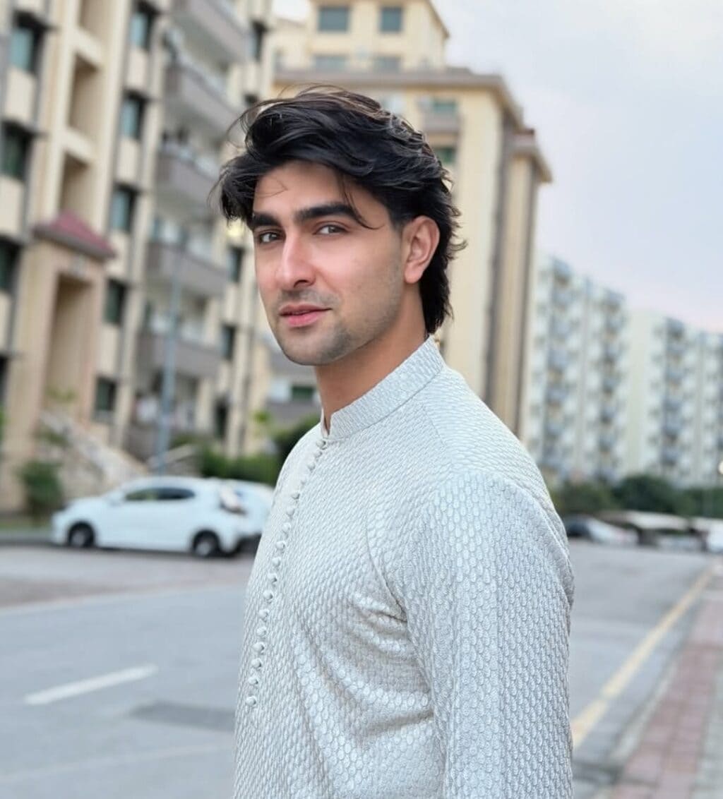 خاقان شاہنواز نے مشہور شخصیات کو ذبح کرتے ہوئے پکارا۔