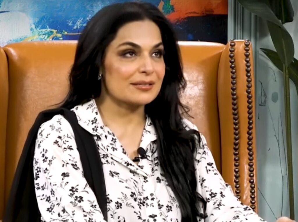 میرا نے انکشاف کیا کہ انہیں SRK کے ساتھ مرکزی کردار کی پیشکش کی گئی تھی۔