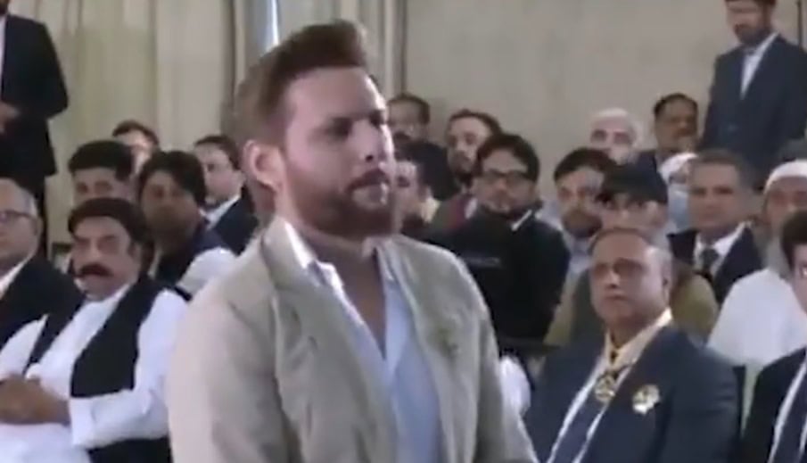 زاہد احمد، فضیلہ قاضی اور شاہد آفریدی صدارتی ایوارڈ حاصل کر رہے ہیں۔