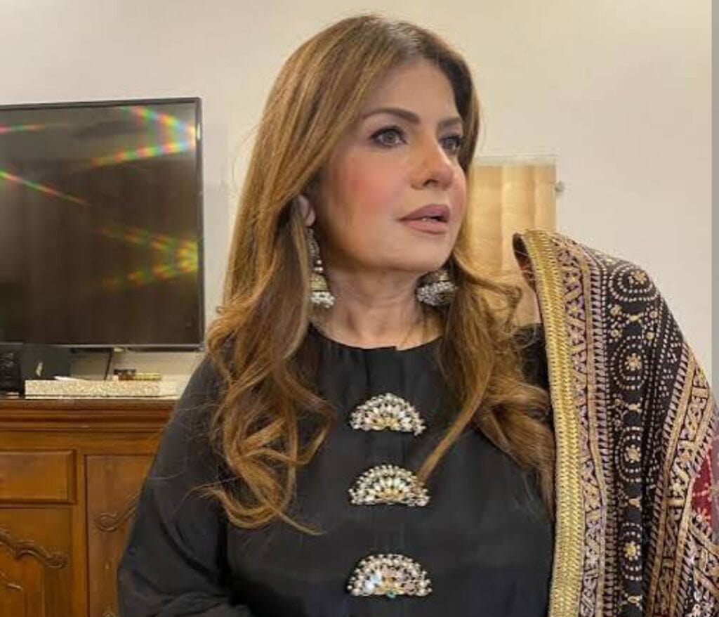 عنبر خان اور صباحت بخاری کے عید پر ڈانس پر تنقید