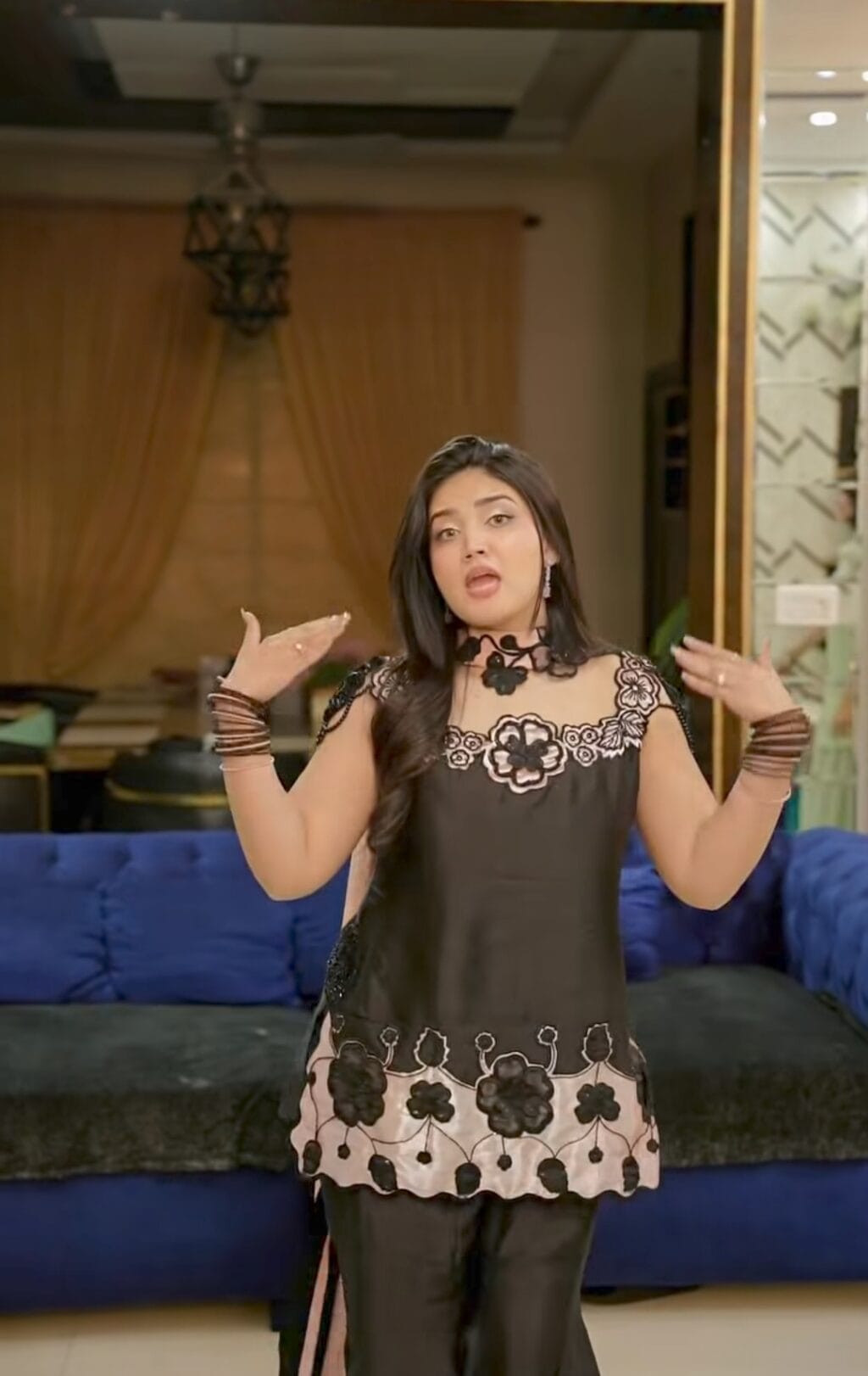بالی ووڈ گانے پر سسٹرولوجی فیملی کے عید ڈانس پر تنقید