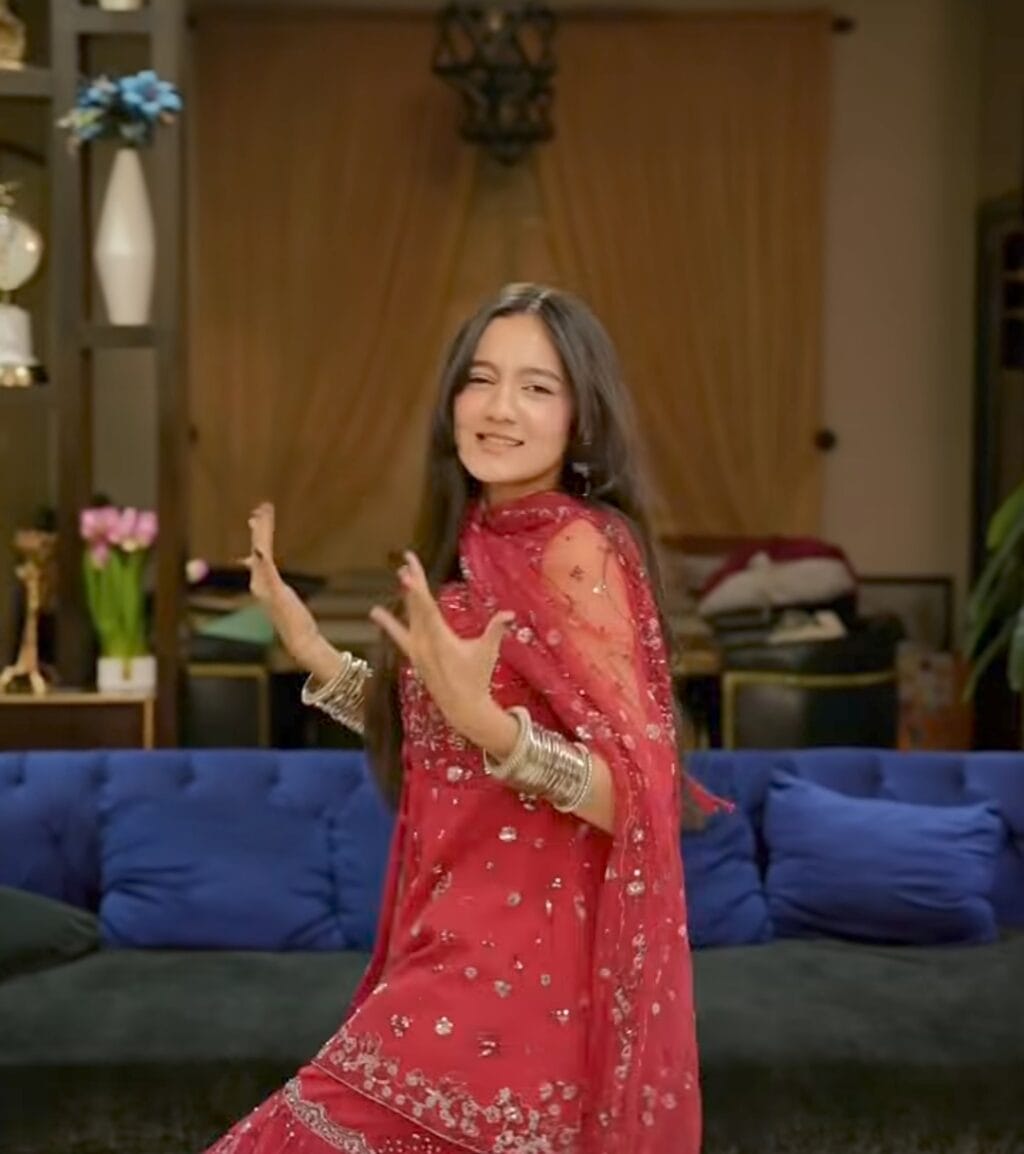 بالی ووڈ گانے پر سسٹرولوجی فیملی کے عید ڈانس پر تنقید