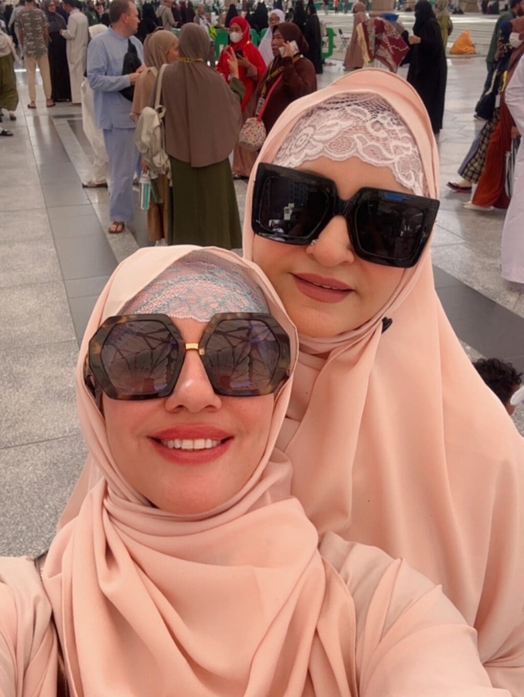 پاکستانی ستاروں نے مدرز ڈے پر میٹھے پیغامات شیئر کیے۔