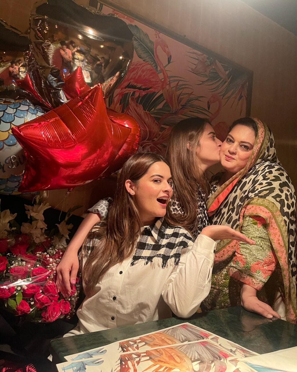 پاکستانی ستاروں نے مدرز ڈے پر میٹھے پیغامات شیئر کیے۔