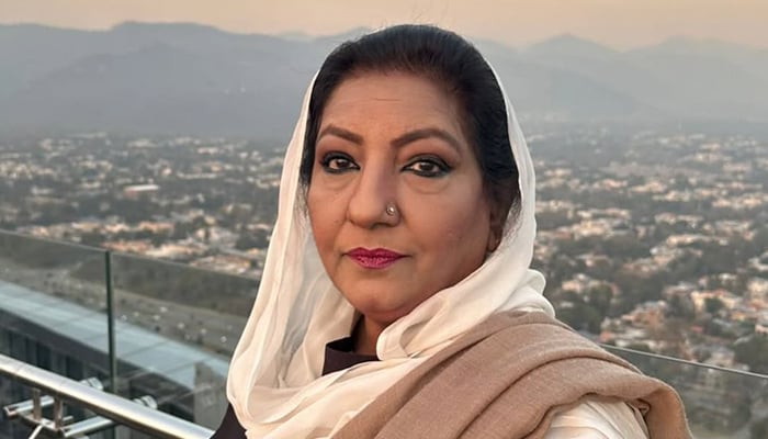 خوفناک رنگت کا سامنا کرنے پر عشرت فاطمہ