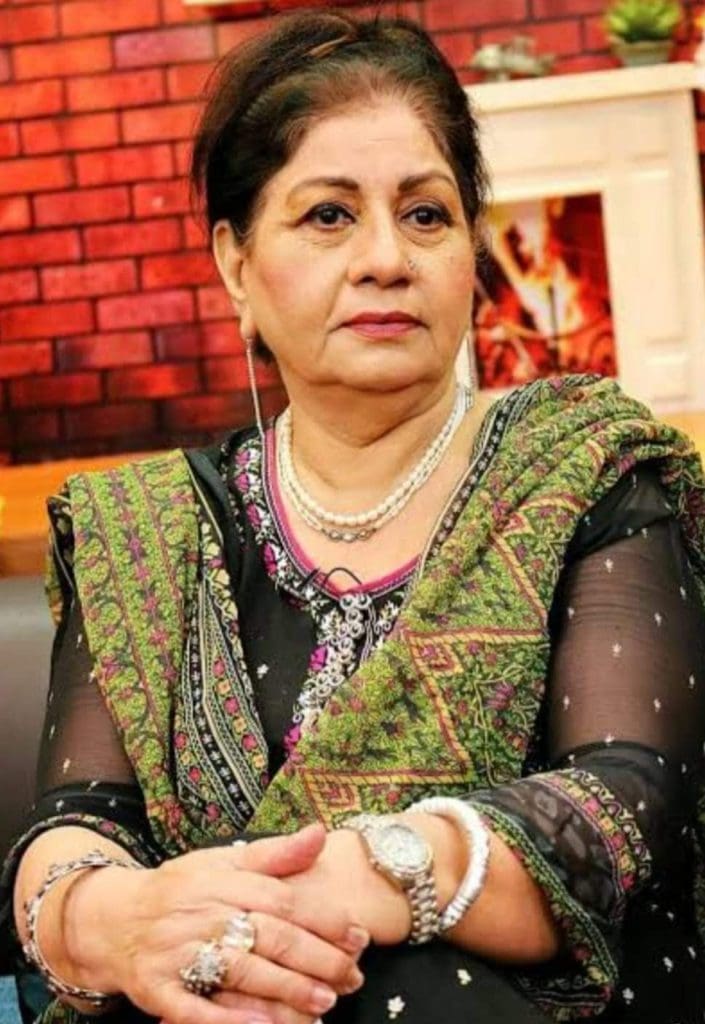 مسز خان چاہتی ہیں کہ مائیں بیٹیوں کے پیچ کو سخت کریں۔