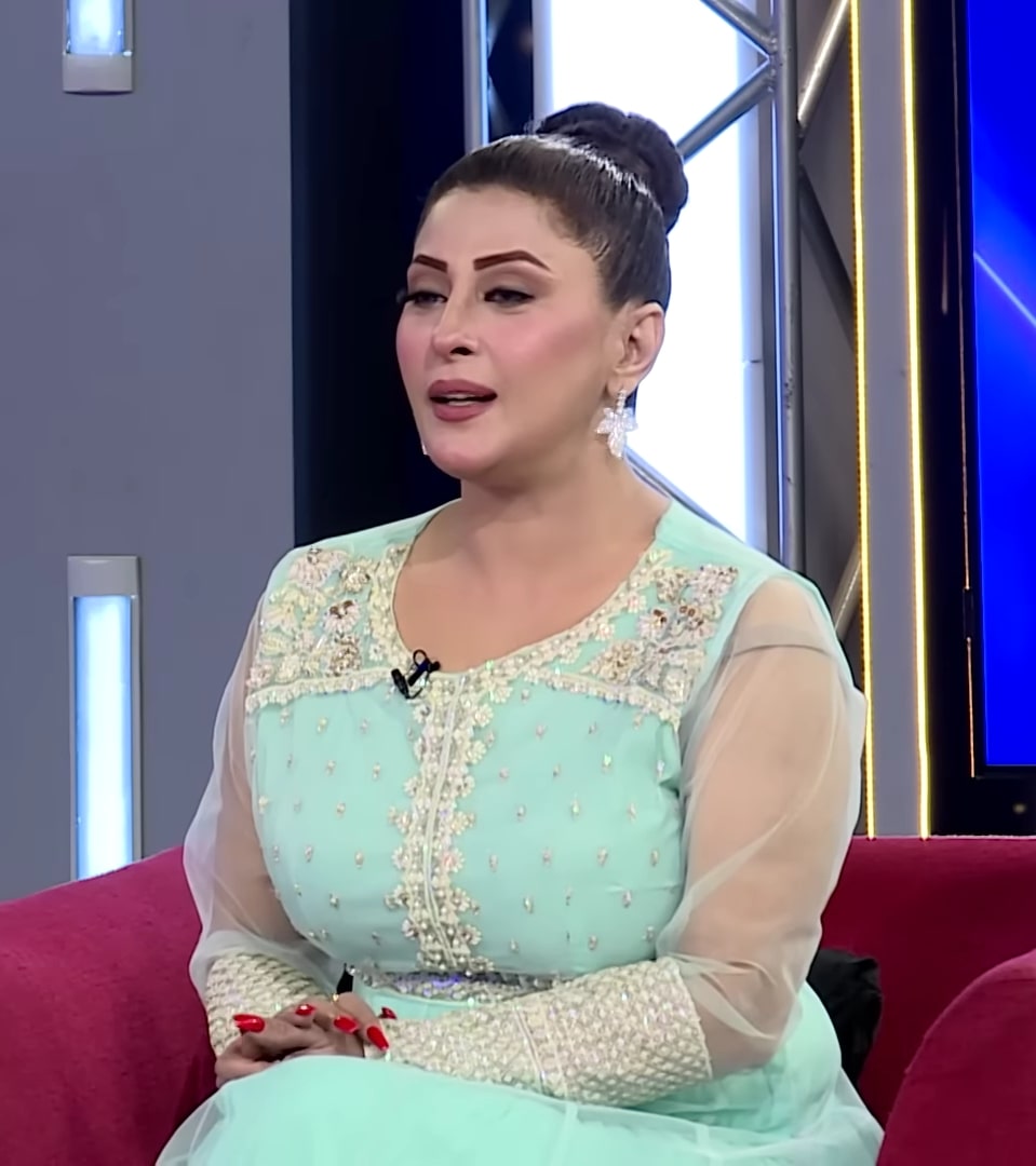 فلم اسٹار لیلیٰ نے اپنی چمکیلی جلد کو تسلیم کیا۔
