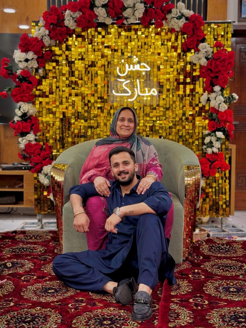 رجب بٹ کی والدہ نے ایمان کے تنازع پر اپنا ساتھ دیا۔