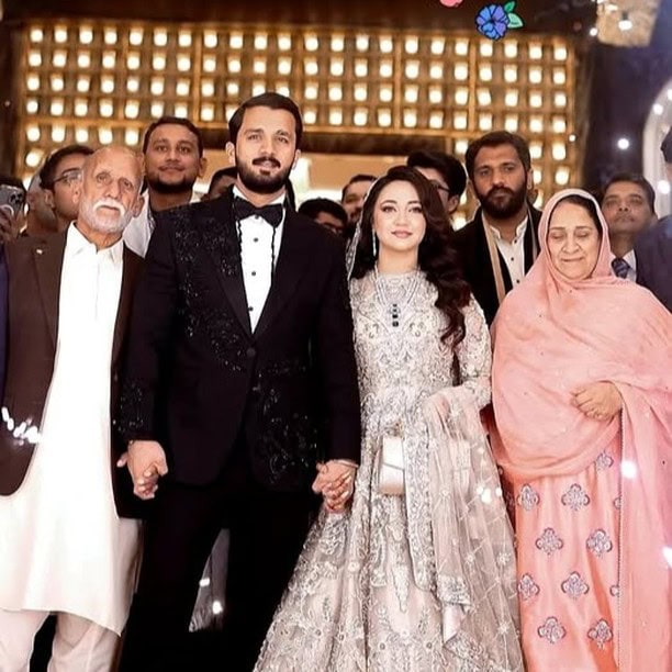 رجب بٹ کی والدہ نے ایمن تنازع پر اپنا ساتھ دیا۔