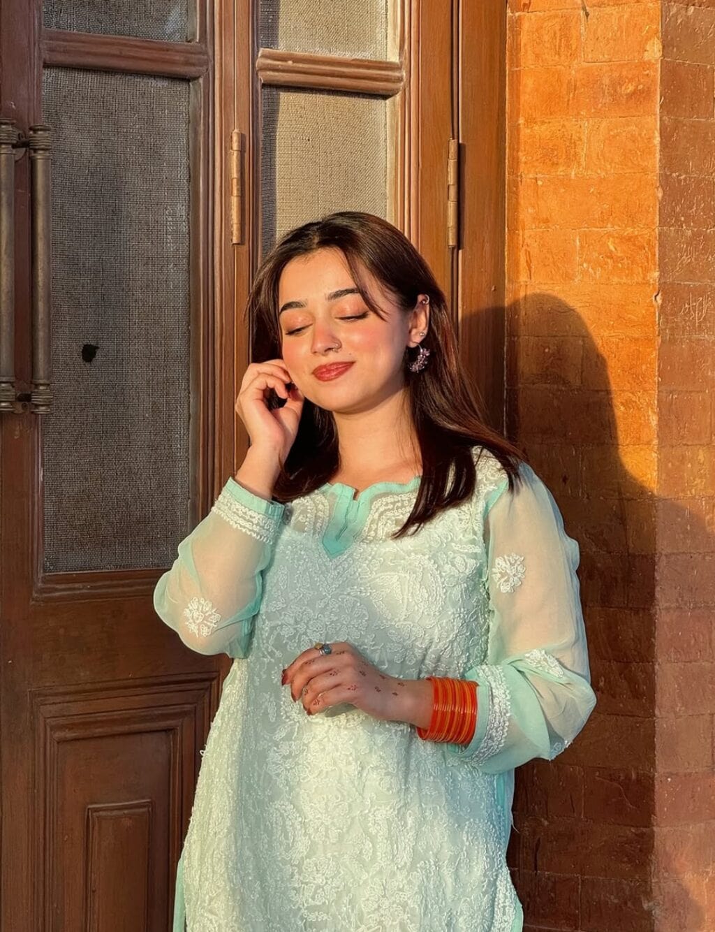 زنجیرین سے شیریں کون ہے؟ زنجیریں سے شیریں کون ہے؟