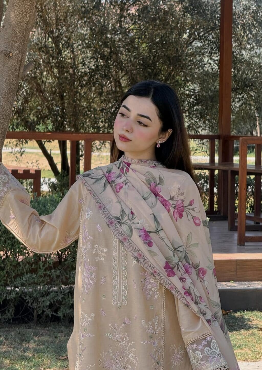 زنجیرین سے شیریں کون ہے؟ زنجیریں سے شیریں کون ہے؟