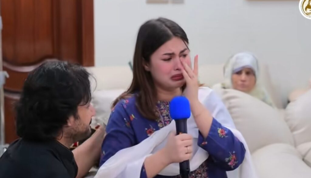 ڈاکٹر وارثہ جاوید خان حالیہ ویڈیو میں بلک بلک کر رو رہی ہیں۔