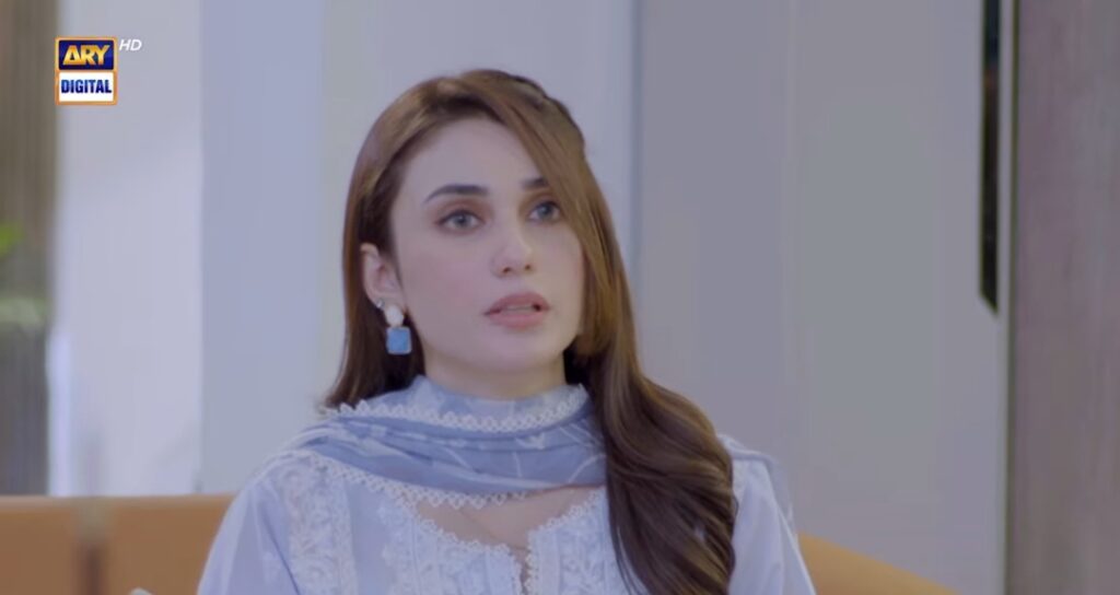 حنا طارق اپنے معمولی لباس اور ڈرامے کے مناظر پر حنا طارق اپنے معمولی لباس اور ڈرامے کے مناظر پر