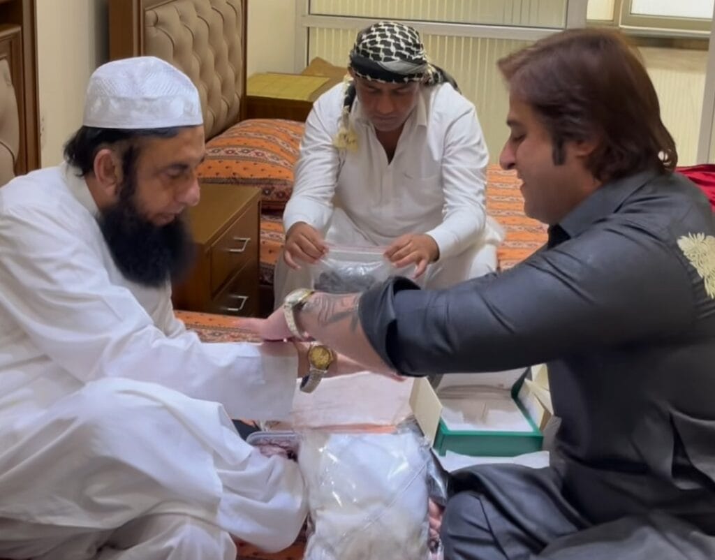 مولانا طارق جمیل اور کاشف ضمیر کی ملاقات کی ویڈیو پر شدید ردعمل