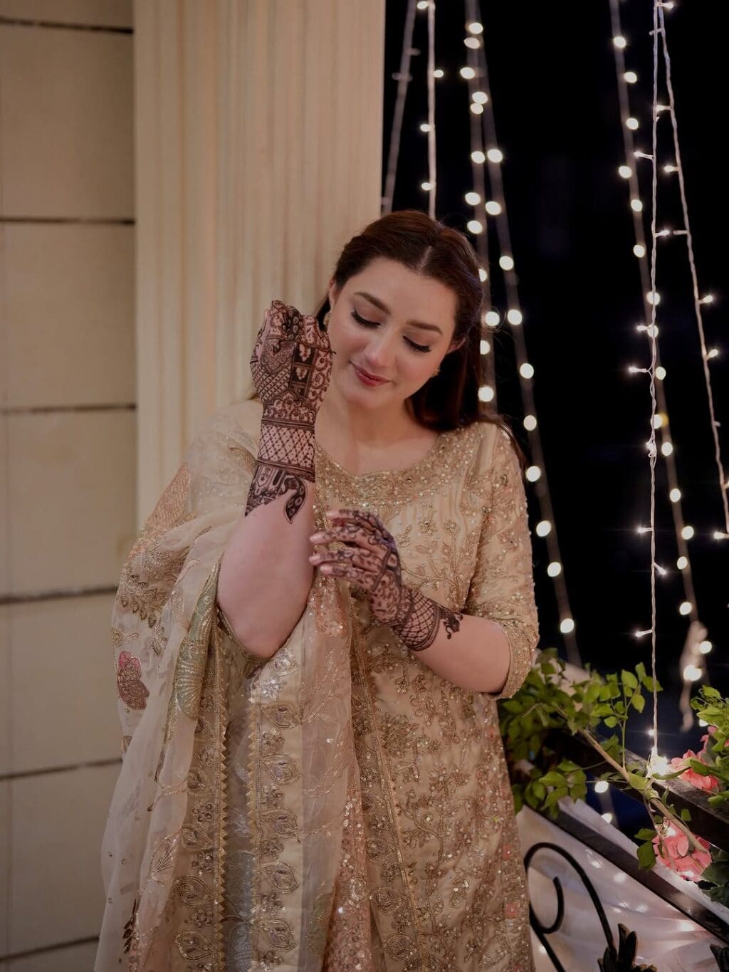 مہندی لگائی تقریب سے مومنہ اقبال ایچ ڈی پکچرز