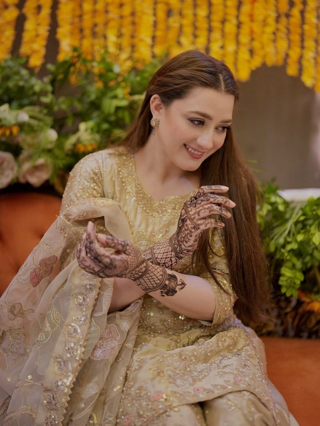 مہندی لگائی تقریب سے مومنہ اقبال ایچ ڈی پکچرز