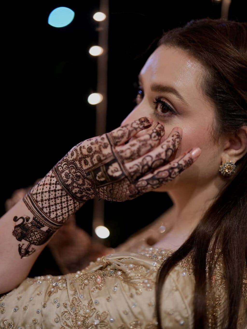 مہندی لگائی تقریب سے مومنہ اقبال ایچ ڈی پکچرز