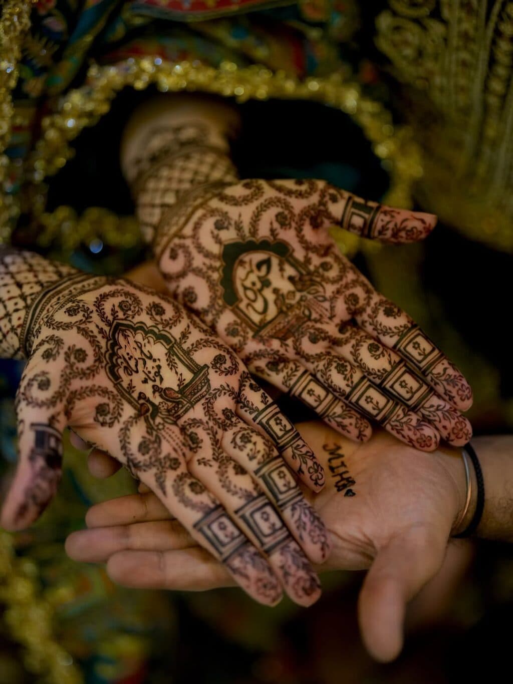 مہندی لگائی تقریب سے مومنہ اقبال ایچ ڈی پکچرز