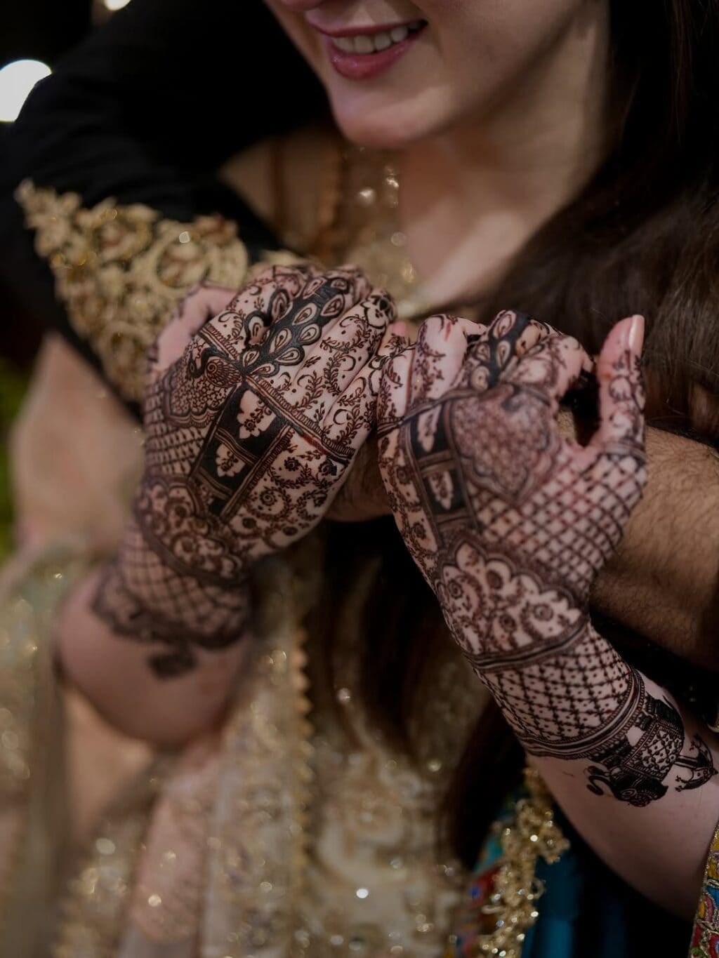 مہندی لگائی تقریب سے مومنہ اقبال ایچ ڈی پکچرز
