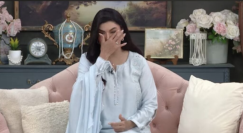 ندا یاسر قریبی فیملی ممبر کے انتقال پر جذباتی ہو گئیں۔ ندا یاسر قریبی فیملی ممبر کے انتقال پر جذباتی ہو گئیں۔