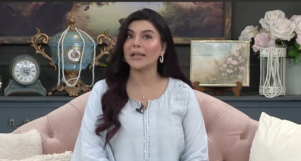 ندا یاسر قریبی فیملی ممبر کے انتقال پر جذباتی ہو گئیں۔ ندا یاسر قریبی فیملی ممبر کے انتقال پر جذباتی ہو گئیں۔