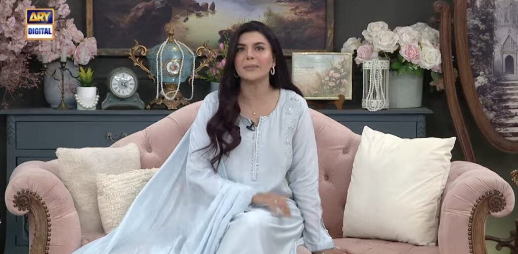 ندا یاسر قریبی فیملی ممبر کے انتقال پر جذباتی ہو گئیں۔ ندا یاسر قریبی فیملی ممبر کے انتقال پر جذباتی ہو گئیں۔