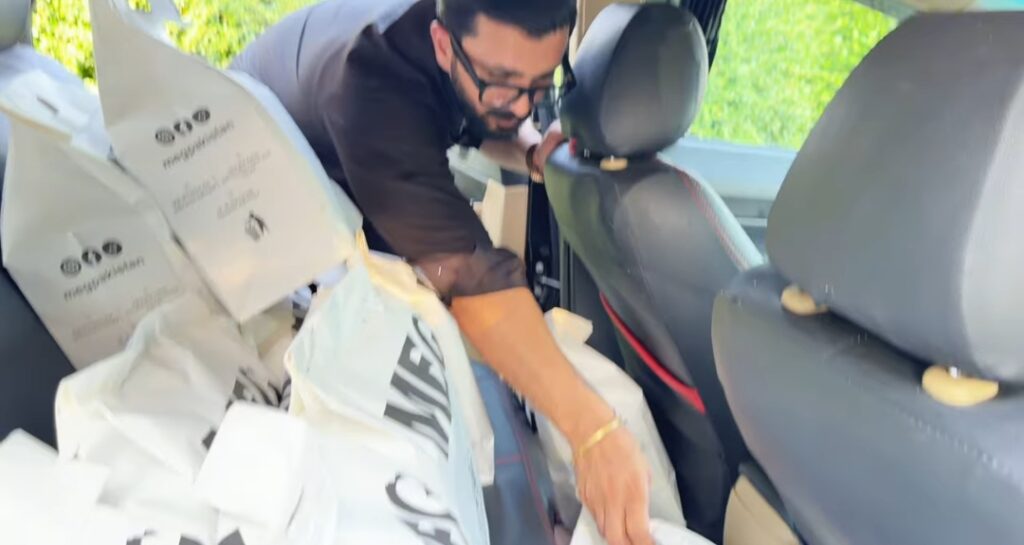 نیاز یا مارکیٹنگ؟ رجب بٹ کو شدید تنقید کا سامنا نیاز یا مارکیٹنگ؟ رجب بٹ کو شدید تنقید کا سامنا