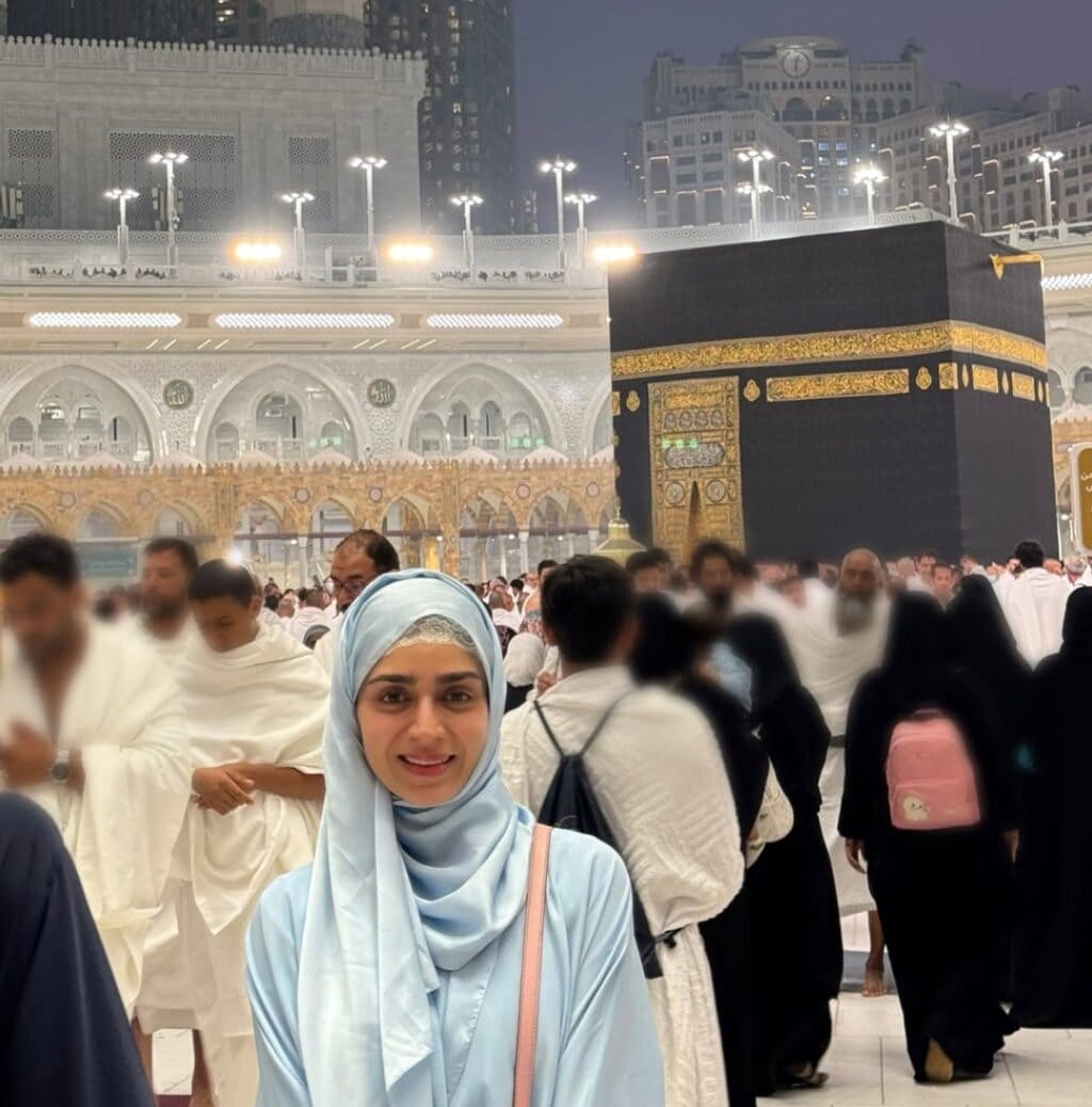 ہاجرہ یامین نے اپنے عمرہ کا تجربہ مداحوں کے ساتھ شیئر کیا۔ ہاجرہ یامین نے اپنے عمرہ کا تجربہ مداحوں کے ساتھ شیئر کیا۔