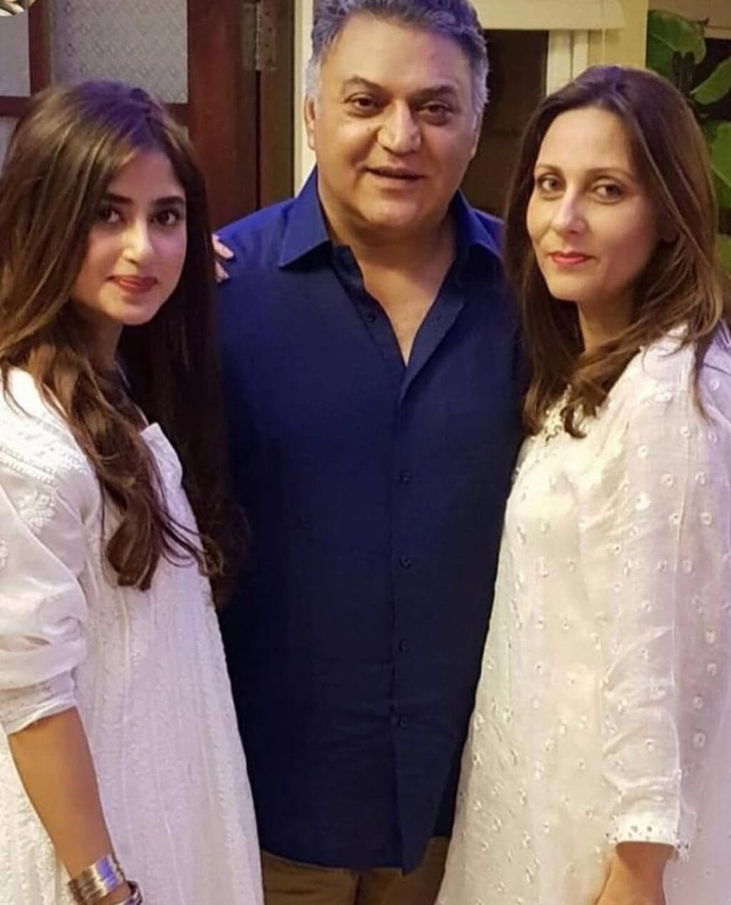 احد رضا میر کی والدہ نے زنجیرین میں کھود لیا۔ احد رضا میر کی والدہ نے زنجیرین میں کھود لیا۔