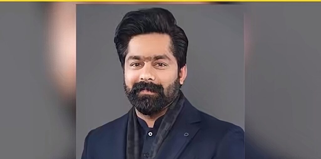 مفتی عبدالقوی نے مومنہ اقبال اور ثاقب چدھڑ کے تعلقات کا دفاع کیا۔