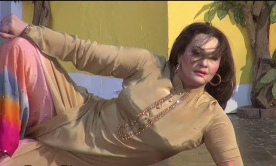 نرگس کا کہنا ہے کہ زکوٰۃ نے ان کی شوبز کی کمائی کو صاف کر دیا۔