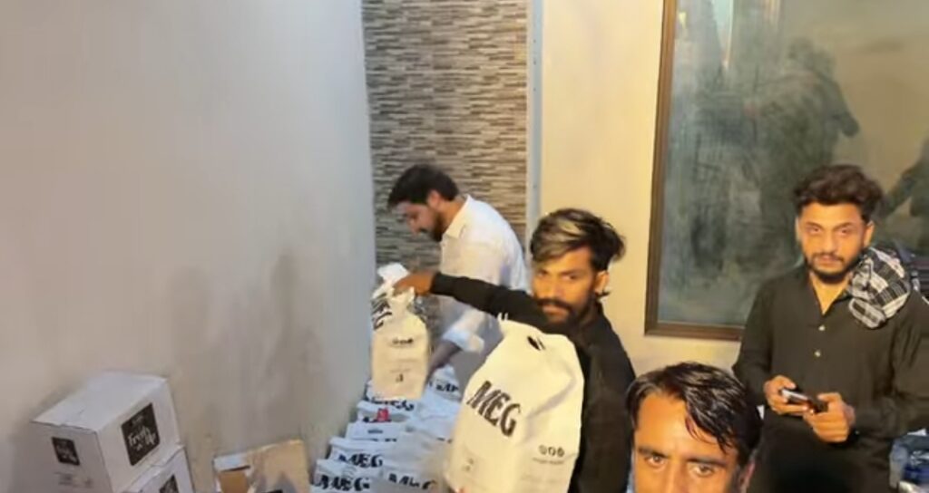 نیاز یا مارکیٹنگ؟ رجب بٹ کو شدید تنقید کا سامنا نیاز یا مارکیٹنگ؟ رجب بٹ کو شدید تنقید کا سامنا