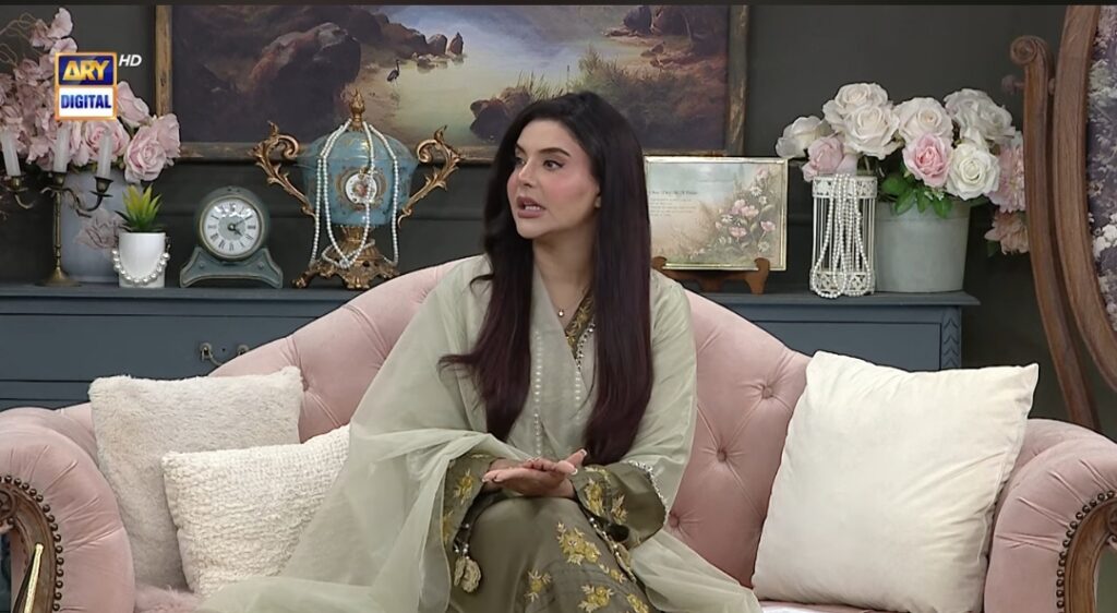 ونیزہ احمد اس بارے میں کہ خواتین کو خودکار قوت مدافعت کی بیماری کیوں ہوتی ہے۔ ونیزہ احمد اس بارے میں کہ خواتین کو خودکار قوت مدافعت کی بیماری کیوں ہوتی ہے۔