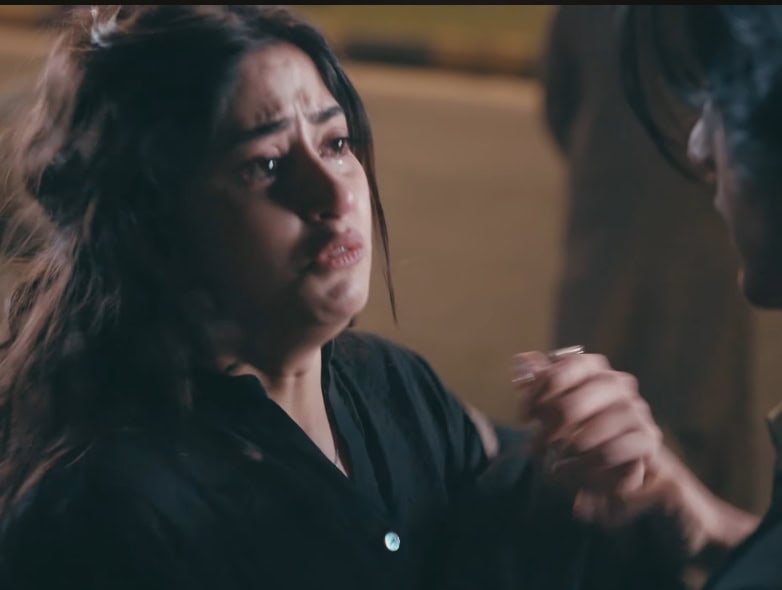 مشی خان سجل علی کی زنجیریں پرفارمنس سے حیران مشی خان سجل علی کی زنجیریں پرفارمنس سے حیران