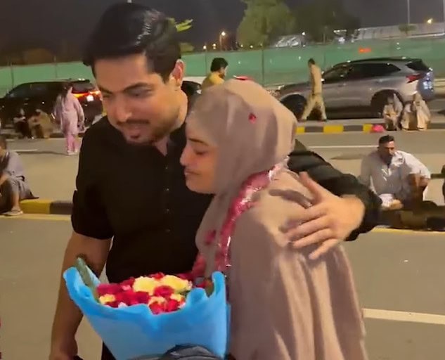 عروسہ اقرار کی طرف سے فرح اقرار الحسن حج سرپرائز