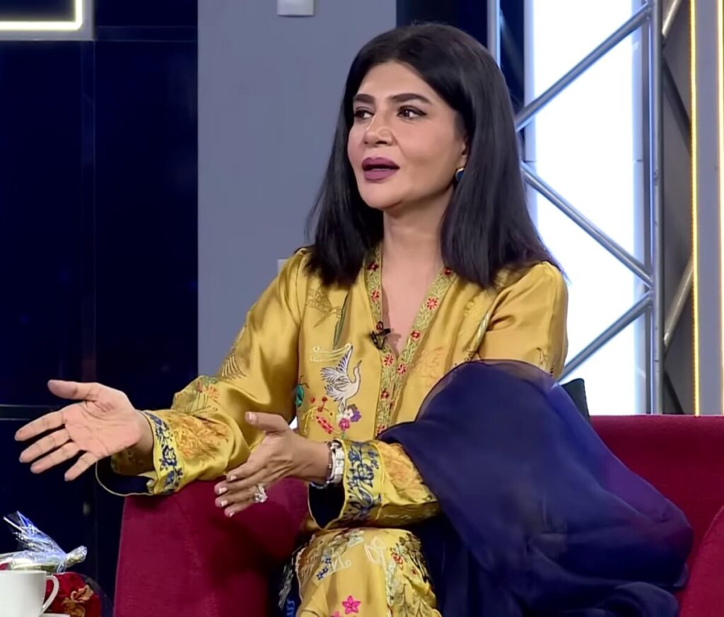 عفت عمر نے اپنی شادی کی رات کے بارے میں تفصیلات بتا دیں۔