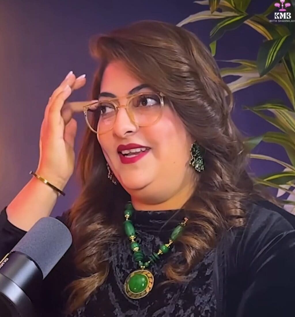 برطانیہ میں مقیم MUA نے بشریٰ انصاری کے میک اپ کے جنون کا انکشاف کیا۔ برطانیہ میں مقیم MUA نے بشریٰ انصاری کے میک اپ کے جنون کا انکشاف کیا۔