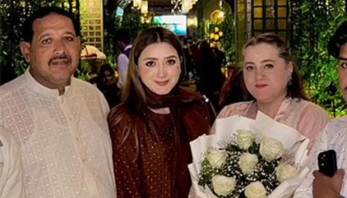 رمشا اقبال نے مومنہ اقبال کے سٹارڈم کا تاریک پہلو شیئر کیا۔