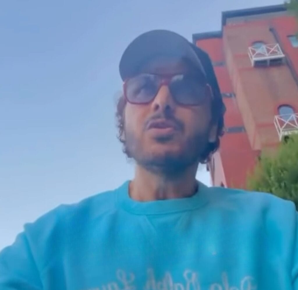 احسن خان آپ کی عزت کو اسپیشل بناتا ہے۔