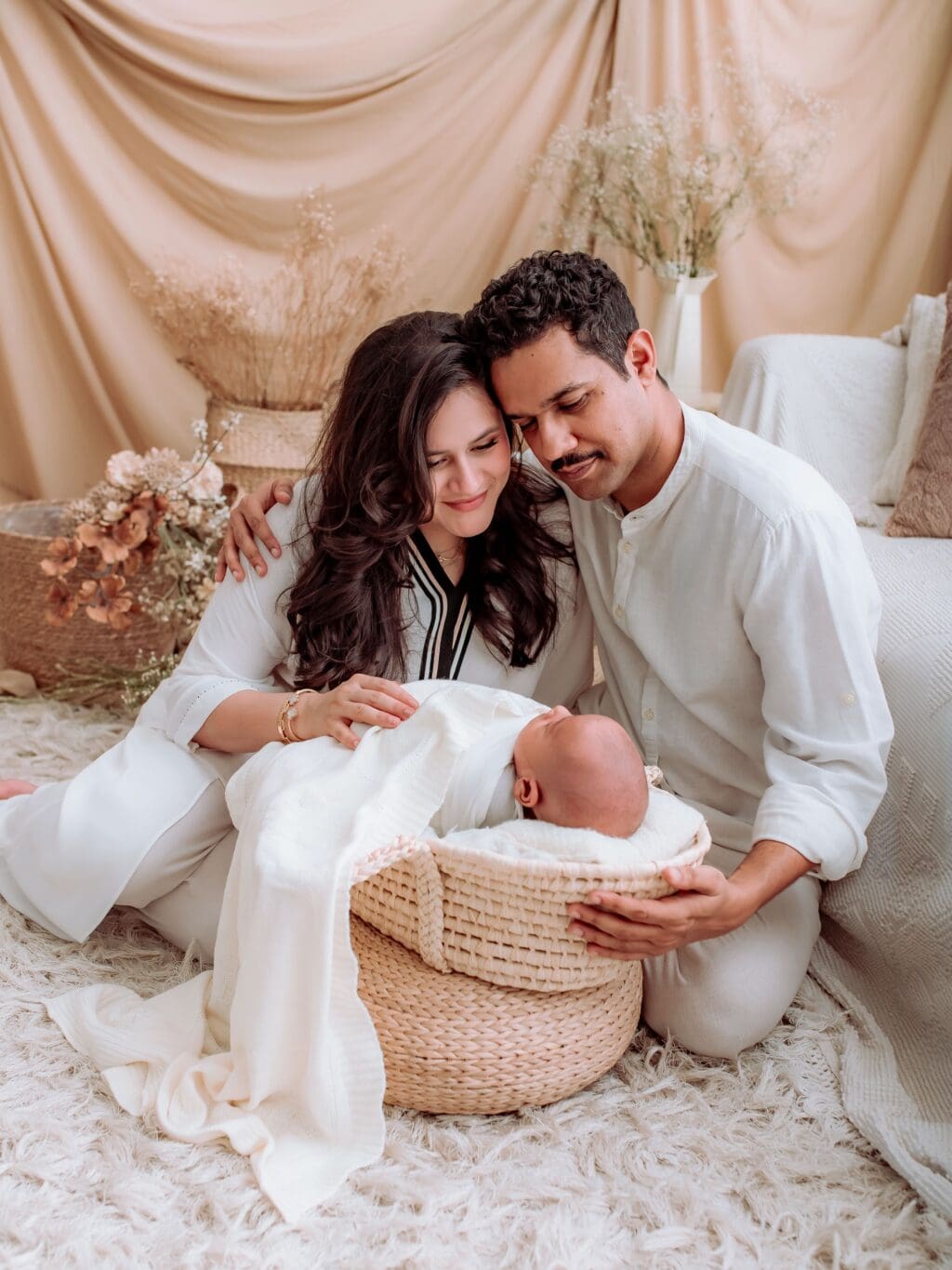 علی گل پیر فیملی کا نومولود کے ساتھ فوٹو شوٹ علی گل پیر فیملی کا نومولود کے ساتھ فوٹو شوٹ