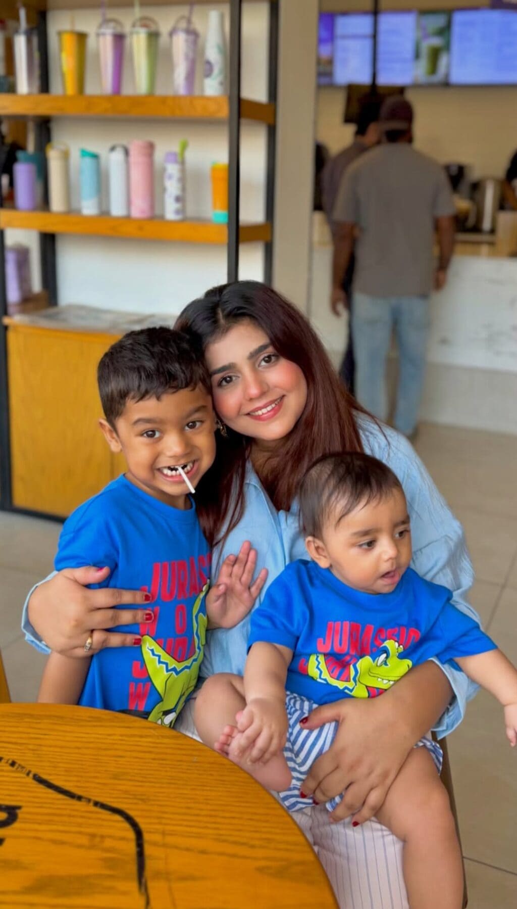 انومتا قریشی کے وزن میں زبردست اضافہ نے مداحوں کو حیران کردیا، اداکارہ نے اپنی ماں کی چمک کو گلے لگایا