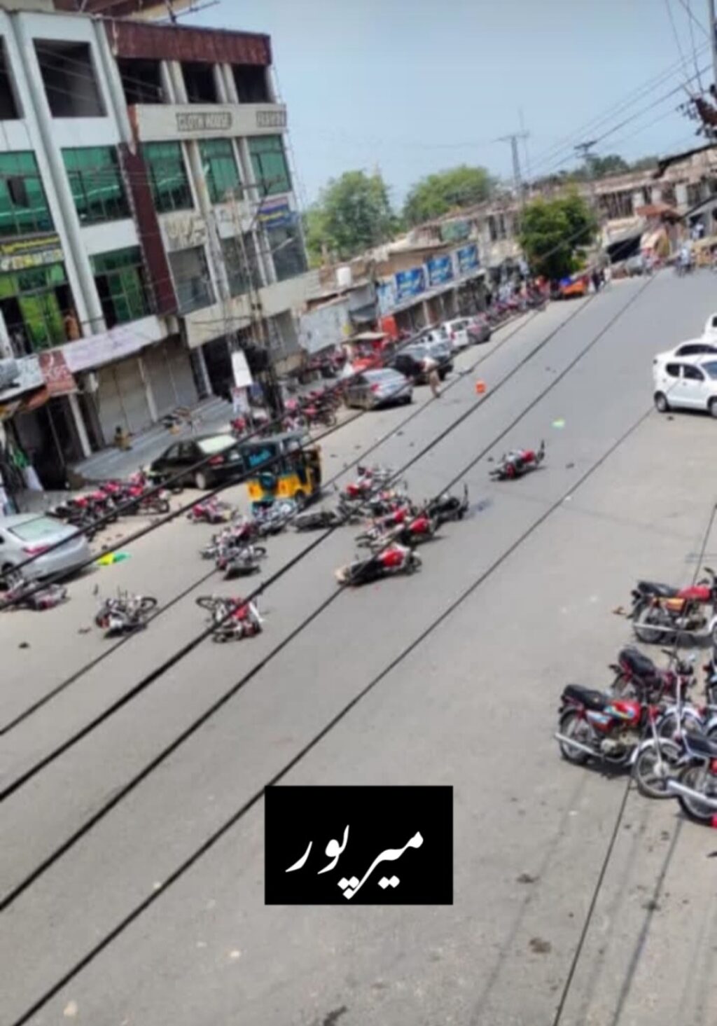 مواد کے تخلیق کار آزاد کشمیر میں حالیہ بدامنی کے خلاف آواز اٹھا رہے ہیں۔