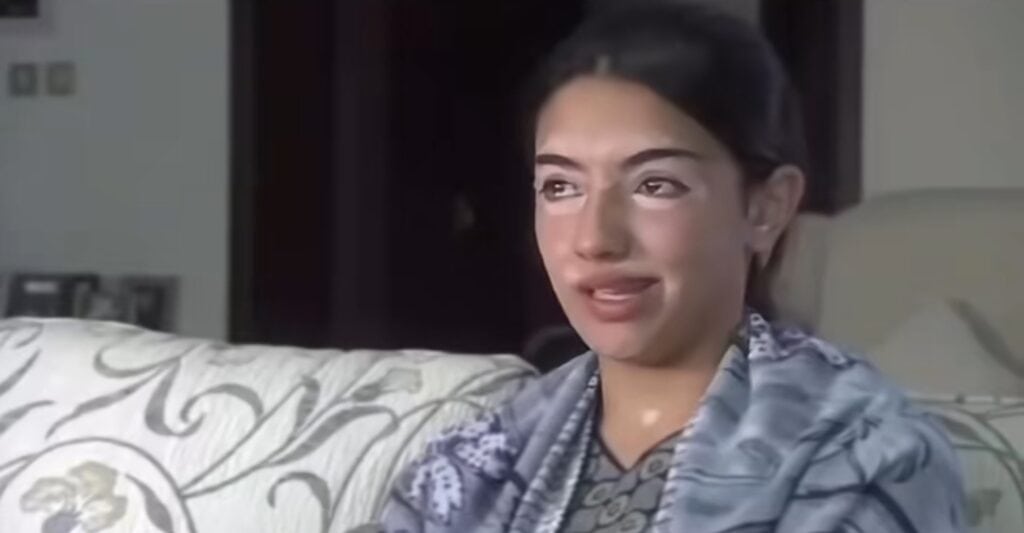 بختاور بھٹو مرحومہ والدہ سے آخری ملاقات کی تفصیلات بتاتے ہوئے رو پڑیں۔ بختاور بھٹو مرحومہ والدہ سے آخری ملاقات کی تفصیلات بتاتے ہوئے رو پڑیں۔