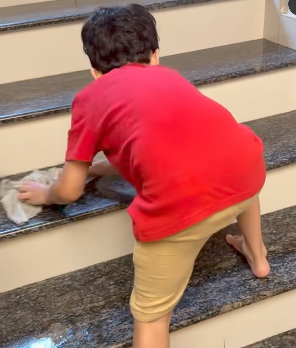 فیصل قریشی کی اہلیہ ثنا فیصل کی اپنے بیٹے کی تربیت کو سراہا گیا
