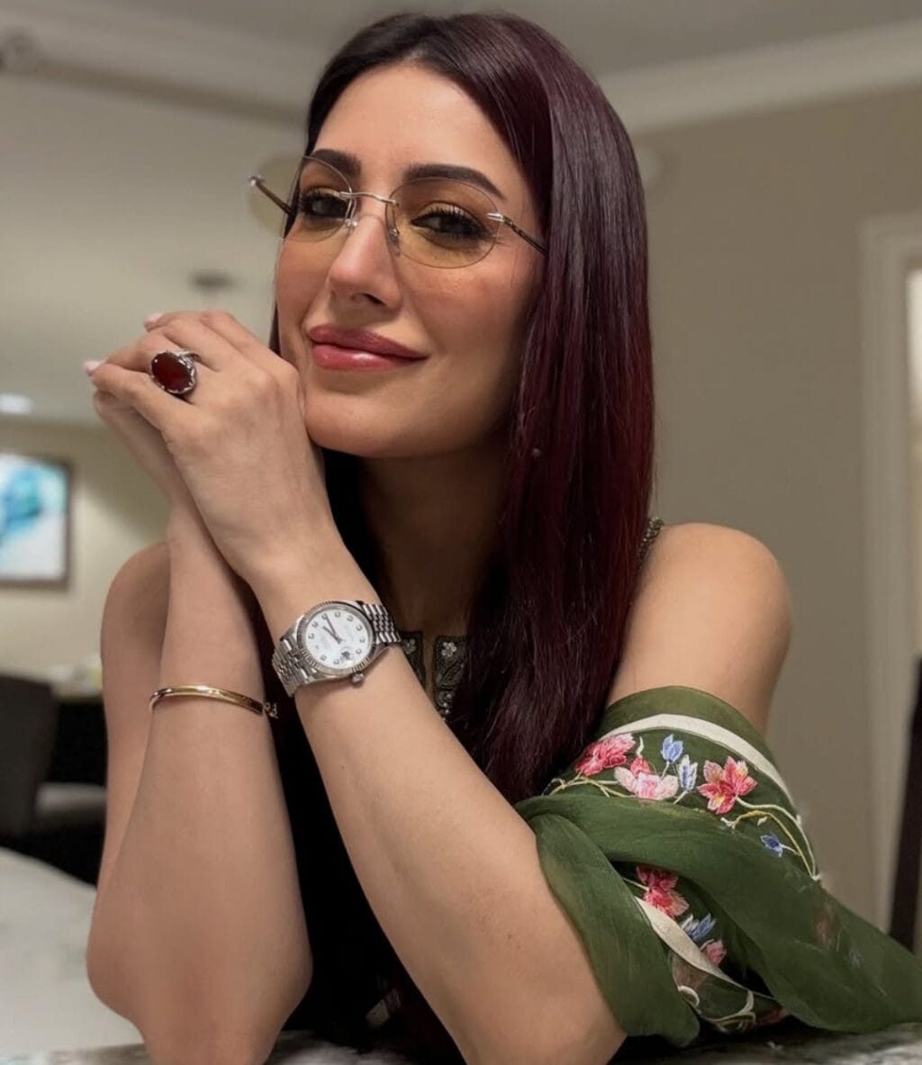 مہوش حیات اور حبا بخاری کے آنے والے ڈرامے کی تفصیلات مہوش حیات اور حبا بخاری کے آنے والے ڈرامے کی تفصیلات